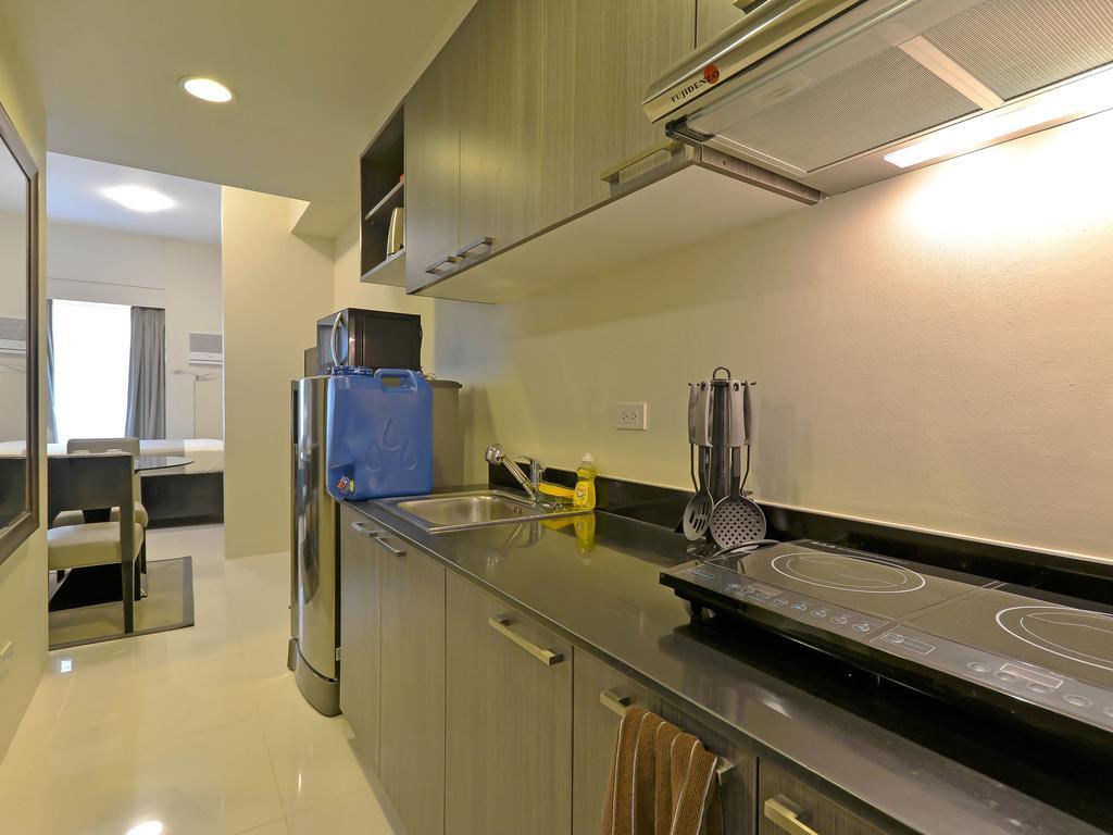 Currency Serviced Suites Manila Kültér fotó